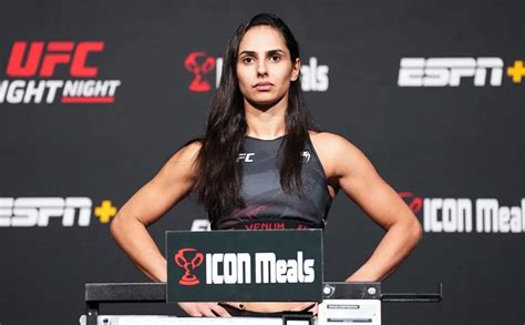 Brasileira do UFC se arrepende de Onlyfans e revela abuso na